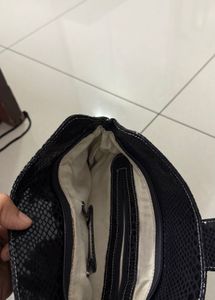 Chic Black Textured Shoulder Bag