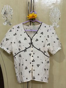 Chic Black Floral Print Blouse