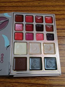All in ONE makeup palette💗