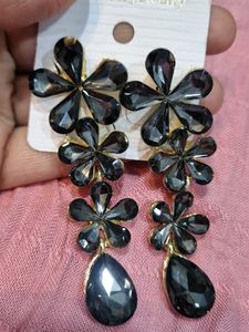 Elegant Black Flower Drop Earrings
