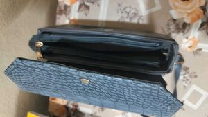 Chic Grey Croc-Embossed Handbag