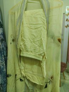 Elegant Yellow Floral Suite
