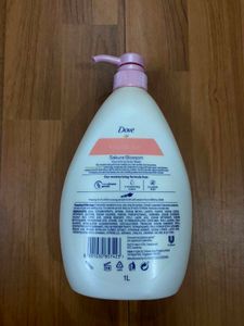 Dove Sakura Blossom Body Wash