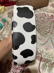 itzy by charles and keith- slightly use