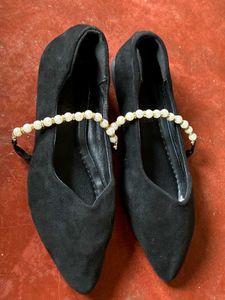 Elegant Black Pointed Toe Flats with Rhinestone St