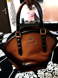 Stylish Caprese Handbag