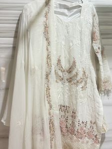 Elegant White Embroidered Kurta