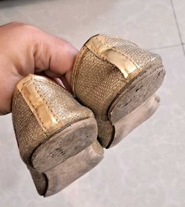 Golden Jutti Mojari Shoes