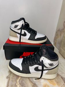 Air Jordan 1 Retro High-Bleached Coral