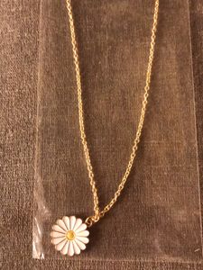 White Daisy Pendant With Gold Chain