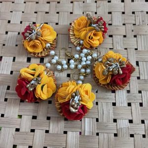 Floral Hair Accessories 'Maang Tikka'