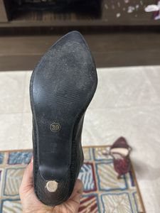 Chic Black Croc Embossed Flats