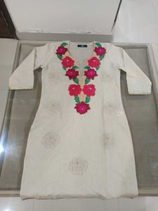 Beautiful Embroidered Kurta With Inner