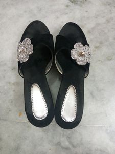 Beautiful Black And Grey Flower Design Wadges😍👌