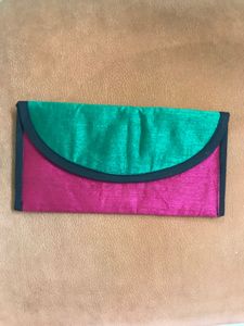 Unique Two-Tone Clutch