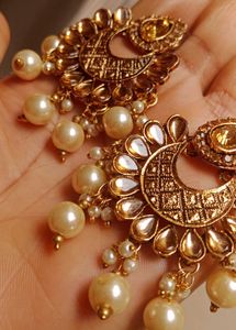 Elegant Gold-Tone Pearl Necklace