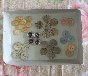 109 pieces of Assorted Craft Buttons
