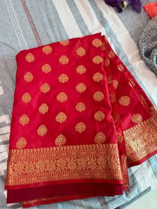 Elegant Brocade Saree with Paisley Motif
