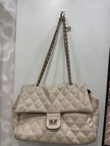 Elegant Quilted Handbag