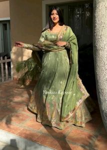 Wedding Or Party Wear Gown. Fix Rate Only🙏