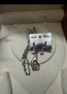 Elegant Silver pandant necklace and Earrings Set