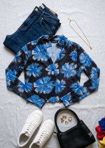 Blue floral print top