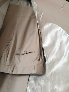 brand new👌📣42 &amp;32Classic Tan Suit for Sale