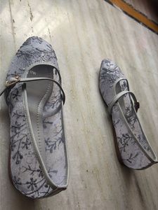 Elegant Grey Lace Ballet Flats *size 40*