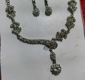 Stunning Rhinestone Necklace &amp; Earring Set