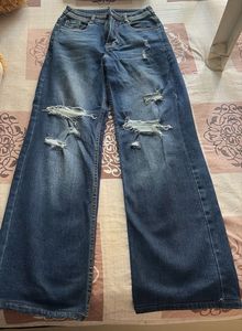Distressed straight-Leg Blue Jeans