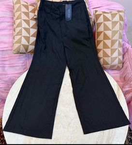 Chic Black Wide Leg Trousers