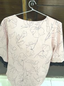 Chic Floral Print Top with Lace Trim