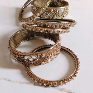 Elegant 🌈 Silver Stone Bangles Set