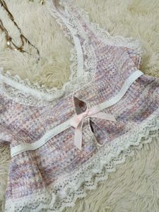 Chic Cropped Lace Trim Knit Top