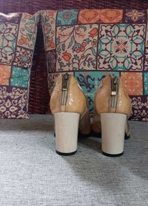 Stylish Two-Tone Heeled Shoes