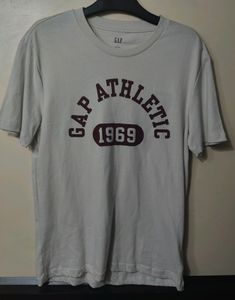 Gap Men's Casual Tshirt. New With Tag.