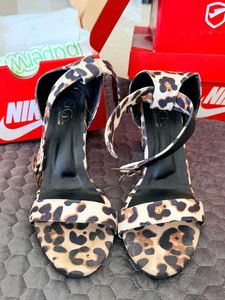 🐆Leopard Print Strappy Heels🐆