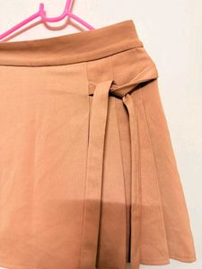 y2k tan mini skirt with built-in shorts🫶🏼