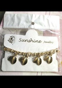 Gold Leaf Charm bracelet