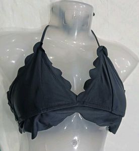 ❤️‍🔥 Chic Black Scalloped Bikini Top