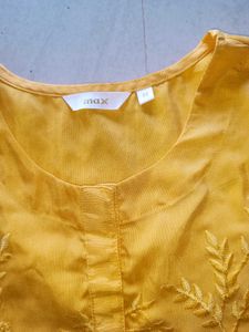 Elegant Yellow Embroidered Kurta