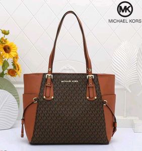 MICHAEL KORS**VOYAGER TOTE EAST / WEST MUILTI COLO