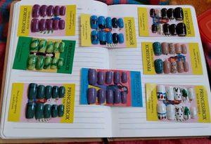 Press-On Nail Set (any one @99 + gift)