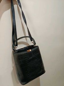 Elegant Croc pattern crossbody/ sling bag