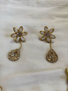 Chic Floral Necklace &amp; Earring Set