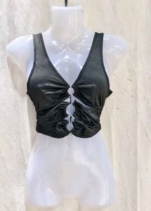 26V. Chic Ring Detail Halter Neck Crop Top