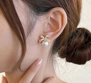 beautiful Pearl Bow Necklace &amp; Earrings Set