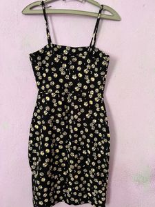 Chic Black Daisy Print Mini Dress
