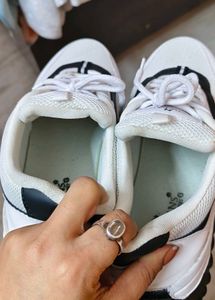 White Rowlands Sneakers