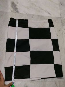 BLACK AND WHITE CHECKERS SKIRT MIDI